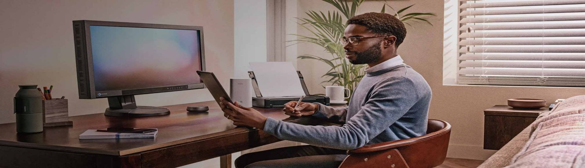 three-blog-5g-vs-fibre-three-home-broadband-hero-desktop-2020x860