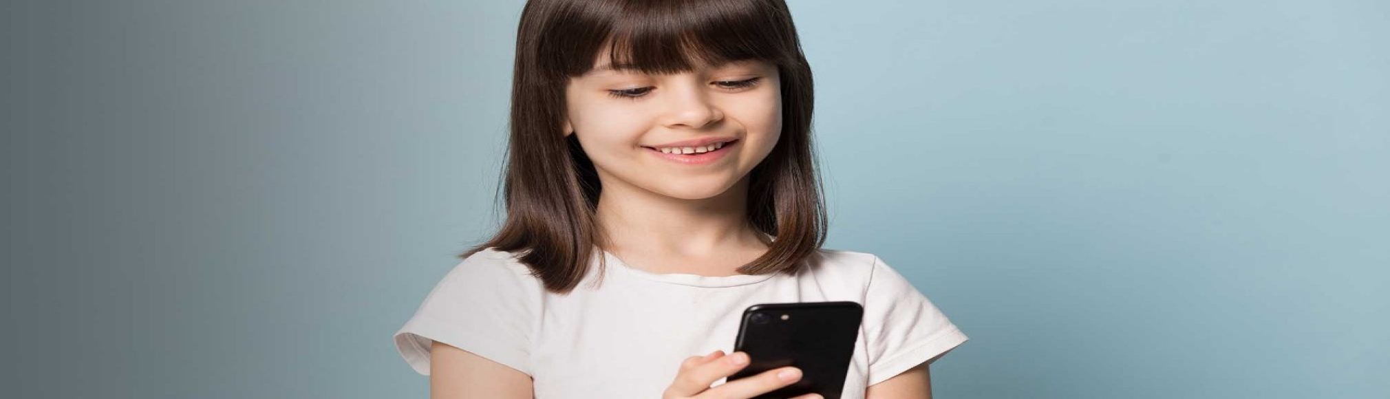 blog-hero-buying-childs-first-phone-2020x808