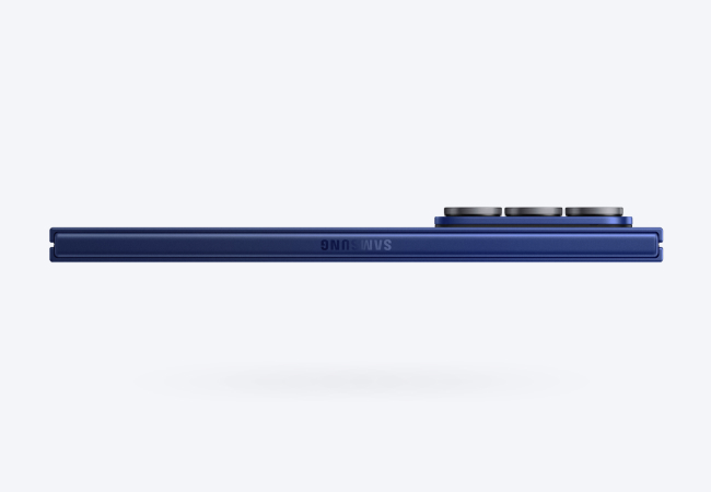 Horizontal side view of the Samsung Galaxy Z Fold7 phone closed
