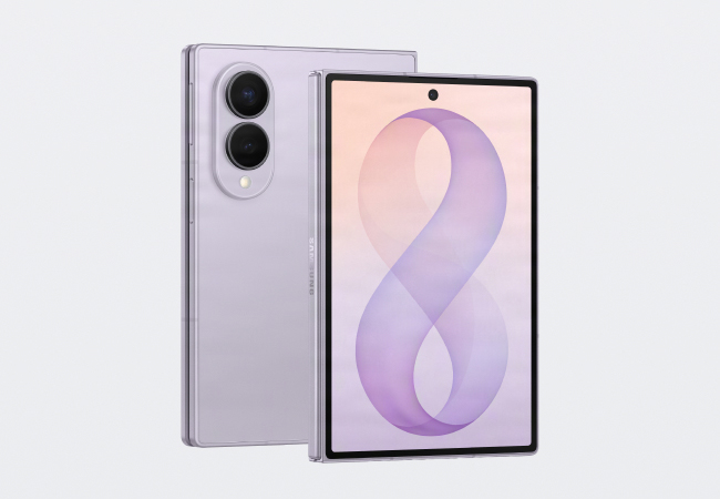 Front and back view of two Samsung Galaxy Z Fold8 phones fully closed