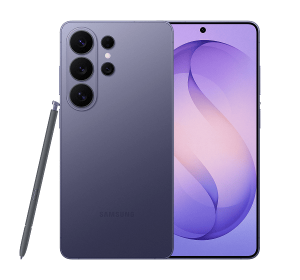 Front and back view of two Samsung Galaxy S26 Ultra phones