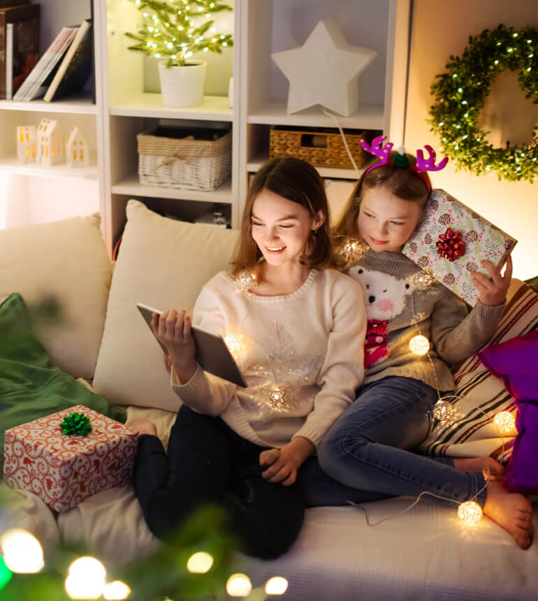 three-christmas-shop-broadband-family-plans-770x860