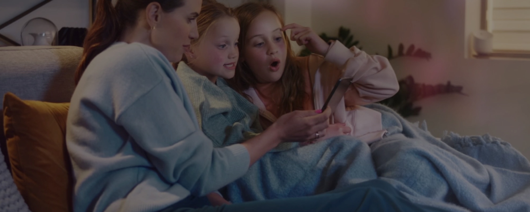 three-discover-entertainment-video-desktop-2020x808