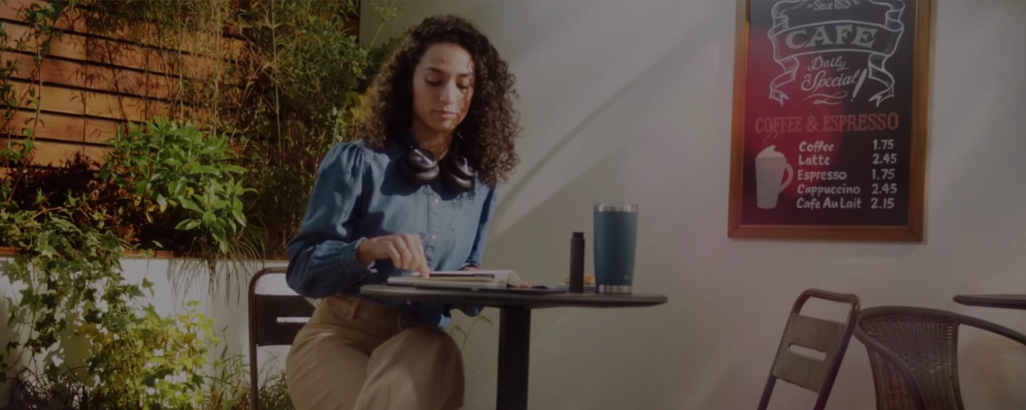 three-discover-work-on-the-go-video-desktop-2020x808